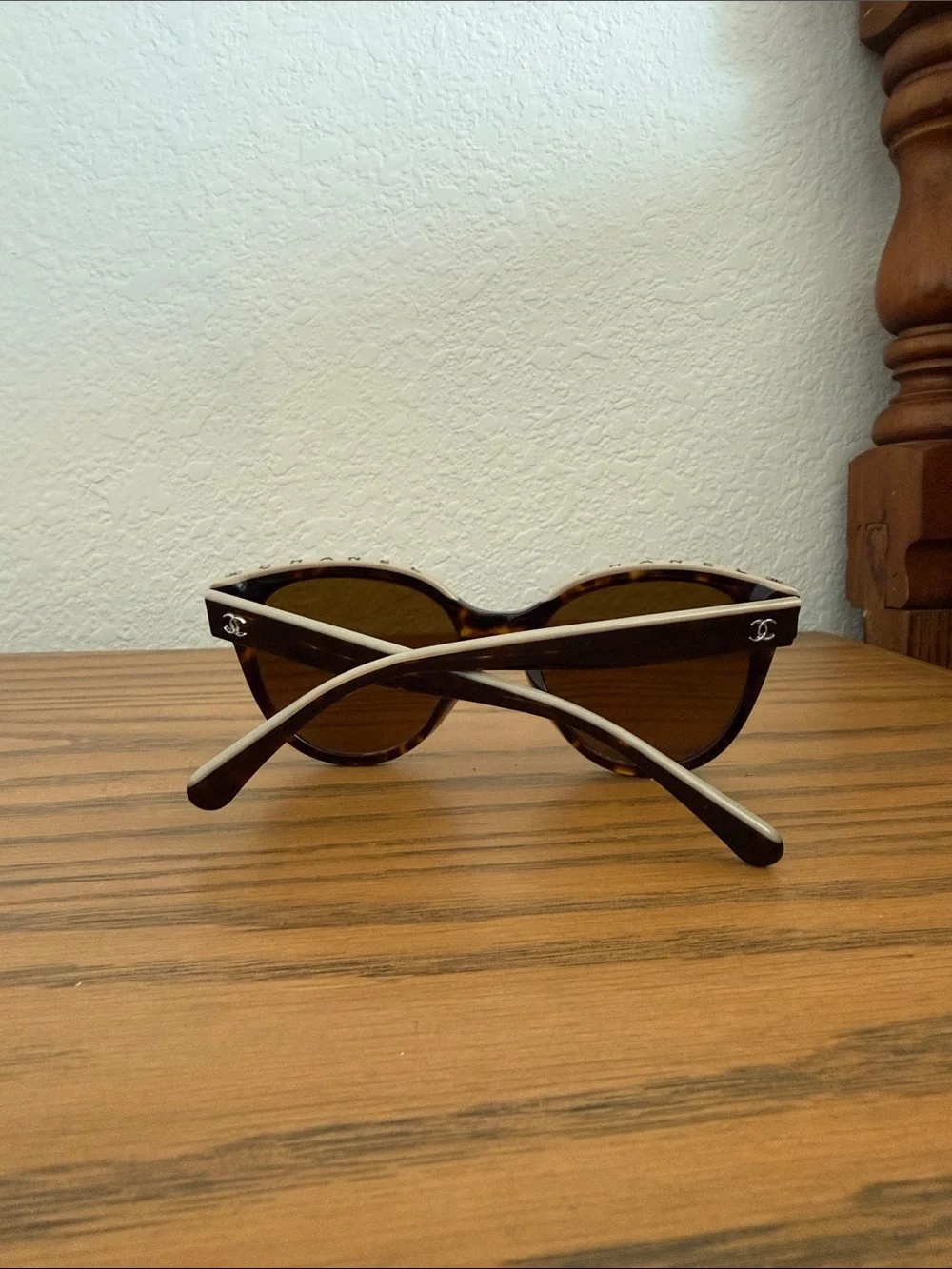 CHANEL stylish tortoiseshell